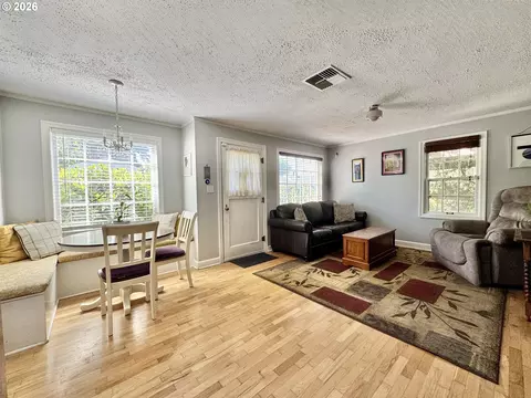 Living - 551 6th St, Springfield, OR 97477 photo 3 of 4