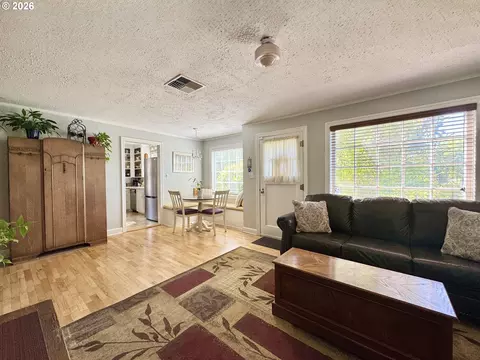 Living - 551 6th St, Springfield, OR 97477 photo 1 of 4