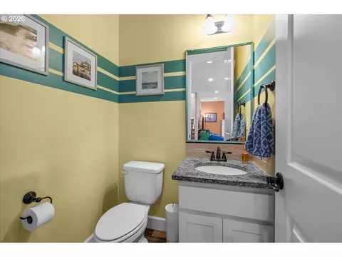 Bath - 29800 Riverview Dr, Rainier, OR 97048 photo 1 of 3
