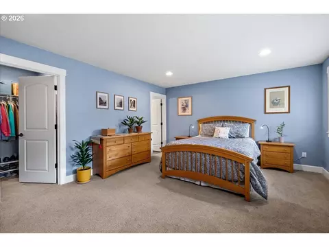 Bedroom - 29800 Riverview Dr, Rainier, OR 97048 photo 4 of 5