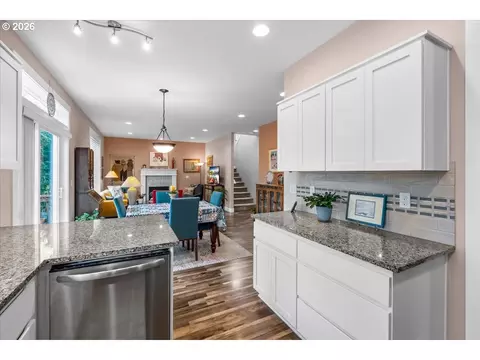 Kitchen - 29800 Riverview Dr, Rainier, OR 97048 photo 5 of 5