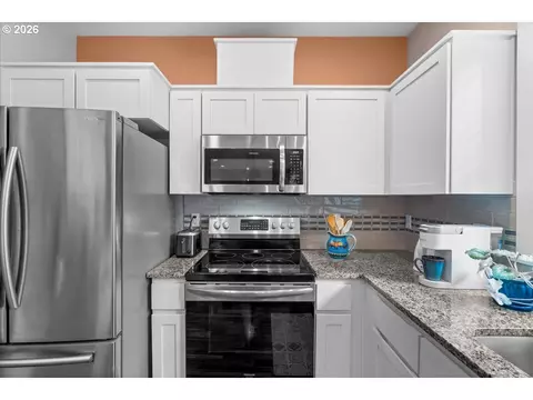 Kitchen - 29800 Riverview Dr, Rainier, OR 97048 photo 3 of 5