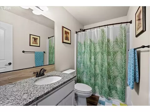Bath - 29800 Riverview Dr, Rainier, OR 97048 photo 3 of 3