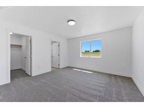 Bedroom - 219 SW Sparrow St, Boardman, OR 97818 photo 5 of 9