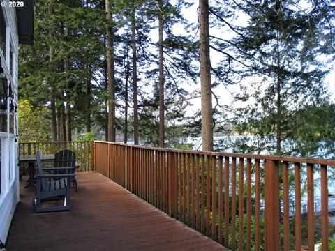 6131 Pine St, Florence, OR 97439 photo 1