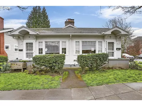 2202 NEverett St, Portland, OR 97232