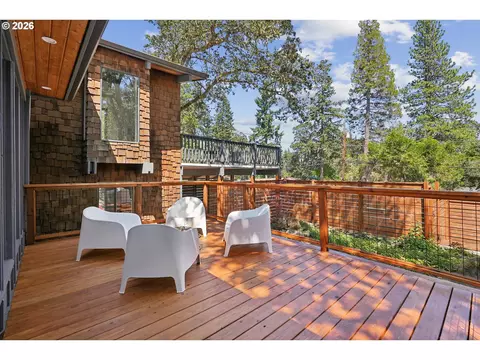 Exterior - 3810 Watkins Ln, Eugene, OR 97405 photo 5 of 8