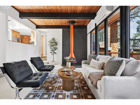 Living - 3810 Watkins Ln, Eugene, OR 97405 photo 2 of 5