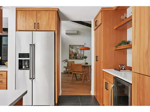 Kitchen - 3810 Watkins Ln, Eugene, OR 97405 photo 5 of 6