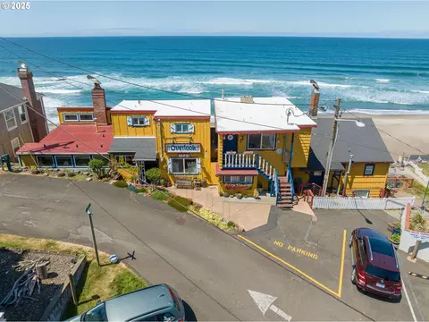 3521 SW Anchor Ave #3, Lincoln City, OR 97367
