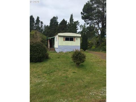 1509 Maple St, Florence, OR 97439 photo 1