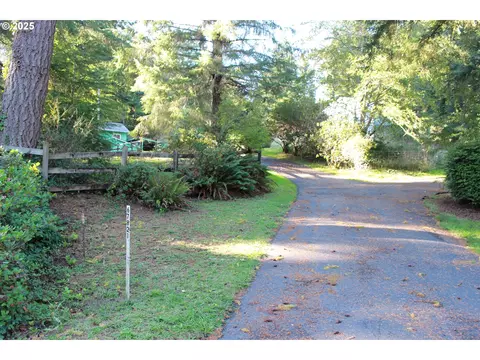 67821 N Bay Rd, North Bend, OR 97459