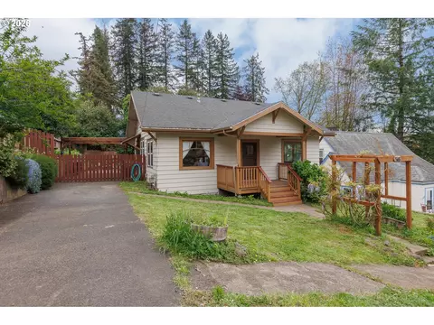 565 SE 4th St, Toledo, OR 97391