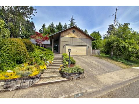 2507 Moon Mountain Dr, Eugene, OR 97403 photo 1