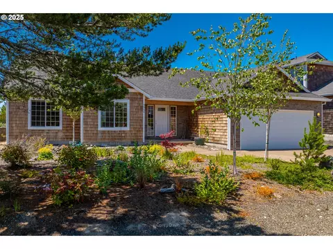 9950 Shore Pine Ln, Manzanita, OR 97130