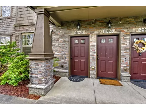 8904 NE Brentford Way, Hillsboro, OR 97006