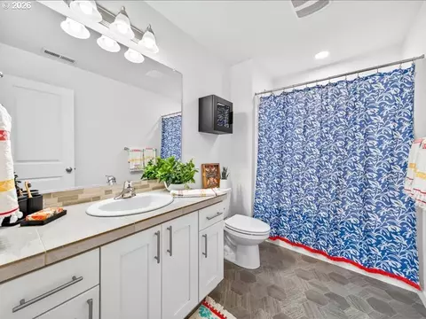 Bath - 2452 S Linden St, Cornelius, OR 97113 photo 5 of 5