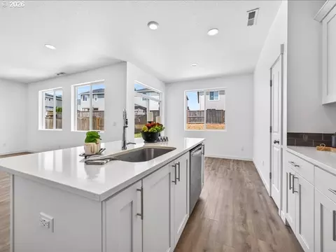 Kitchen - 2452 S Linden St, Cornelius, OR 97113 photo 4 of 4