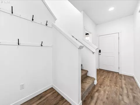 Entry Way - 2452 S Linden St, Cornelius, OR 97113 photo 2 of 3