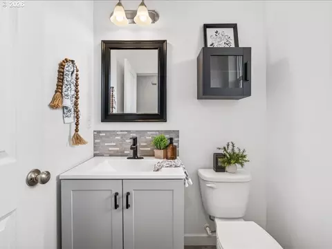 Bath - 2452 S Linden St, Cornelius, OR 97113 photo 1 of 5