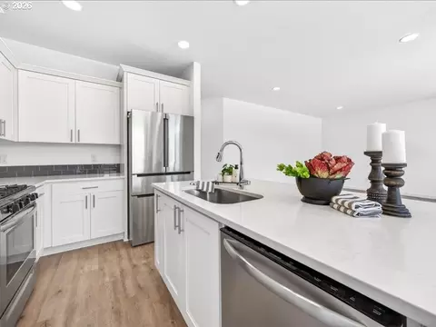 Kitchen - 2452 S Linden St, Cornelius, OR 97113 photo 3 of 4