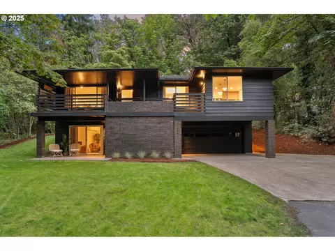 8475 SW Canyon Ln, Portland, OR 97225