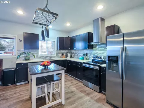 Kitchen - 1214 N Clark St, Cornelius, OR 97113 photo 3 of 4