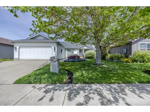 5385 Bridgewater Dr, Eugene, OR 97402