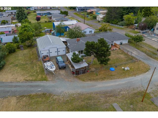 2343 Harris St, Myrtle Point, OR 97458