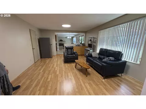 Living - 2047 Orr Ln, Eugene, OR 97405 photo 4 of 5