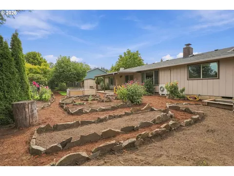 Exterior - 2047 Orr Ln, Eugene, OR 97405 photo 15 of 15