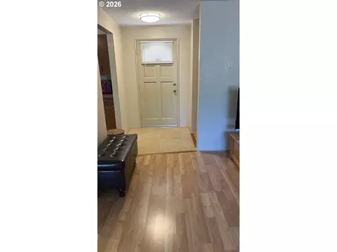 Entry Way - 2047 Orr Ln, Eugene, OR 97405 photo 1 of 2