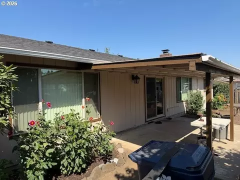 Exterior - 2047 Orr Ln, Eugene, OR 97405 photo 1 of 15