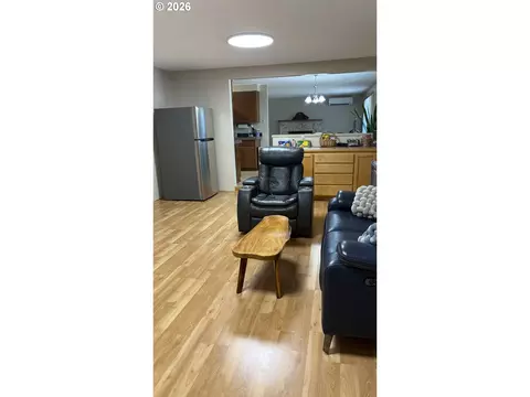 Living - 2047 Orr Ln, Eugene, OR 97405 photo 5 of 5