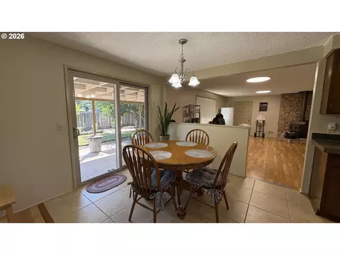 Dining - 2047 Orr Ln, Eugene, OR 97405 photo 1 of 2
