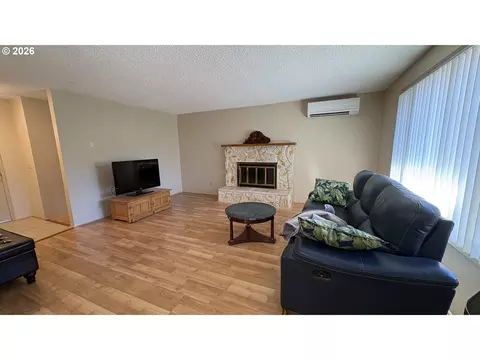 Living - 2047 Orr Ln, Eugene, OR 97405 photo 1 of 5