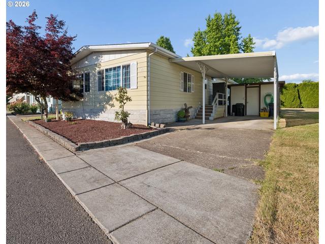 1225 W 10th Ave #33, Junction City, OR 97448