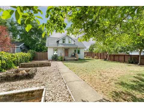 9704 SE Reedway St, Portland, OR 97266