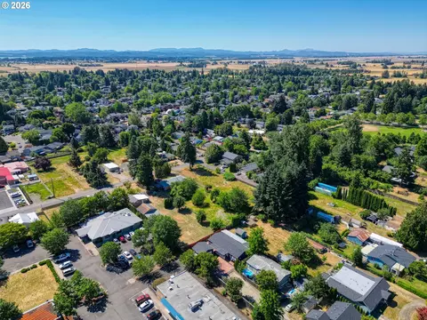 View/Area - 2093 W Irwin Way, Eugene, OR 97402 photo 9 of 9