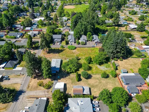 View/Area - 2093 W Irwin Way, Eugene, OR 97402 photo 6 of 9