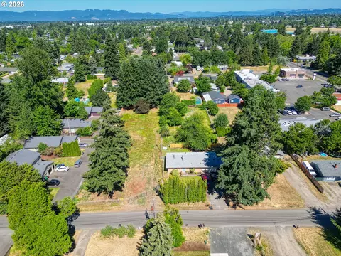 View/Area - 2093 W Irwin Way, Eugene, OR 97402 photo 3 of 9