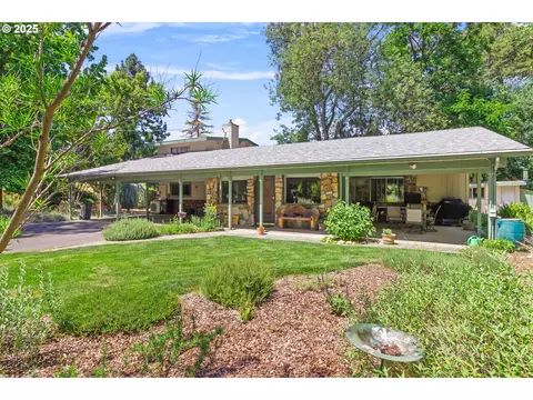 520 Helman St, Ashland, OR 97520