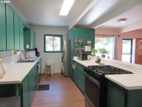 Kitchen - 82684 Simonsen Rd, Eugene, OR 97405 photo 1 of 1