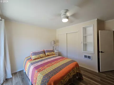 Bedroom - 82684 Simonsen Rd, Eugene, OR 97405 photo 6 of 7