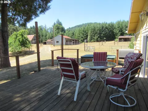 Exterior - 82684 Simonsen Rd, Eugene, OR 97405 photo 2 of 15
