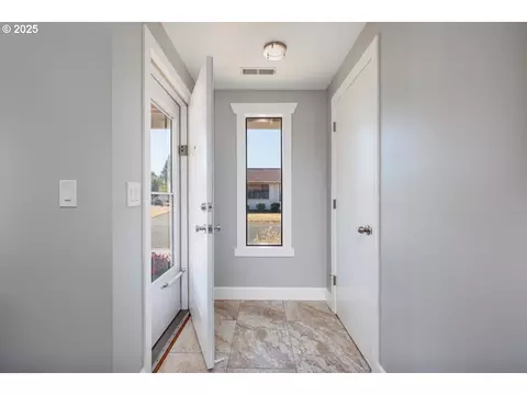 Entry Way - 1205 E Johnson Ct, Newberg, OR 97132 photo 1 of 1