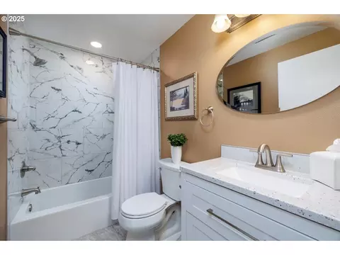Bath - 1205 E Johnson Ct, Newberg, OR 97132 photo 1 of 1