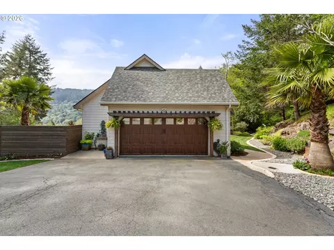 17146 Mountain Dr, Brookings, OR 97415