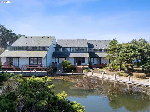 180 SE Highway 101 # 17, Lincoln City, OR 97367