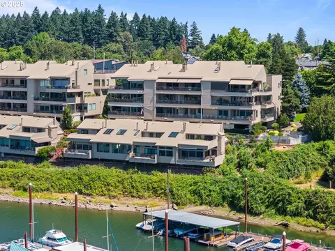 318 SE Spokane St #3, Portland, OR 97202